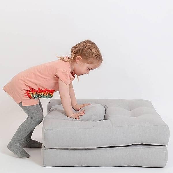 LITTLE CUBIC, una poltrona futon trasformabile in pouf o letto comodo e  accogliente, per bambini LITTLE CUBIC colori: poltrona o pouf: 68 x 60 x 40  cm (L x P x A)