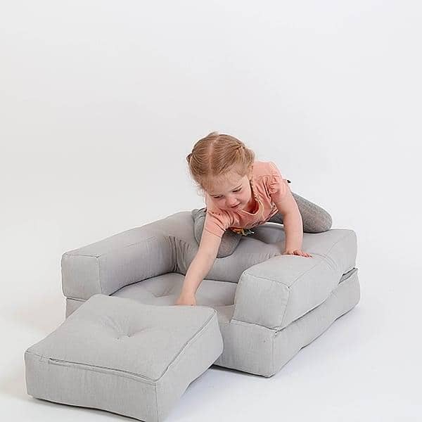 CUBIC, un sillón futón convertible en puf o cama cómoda y