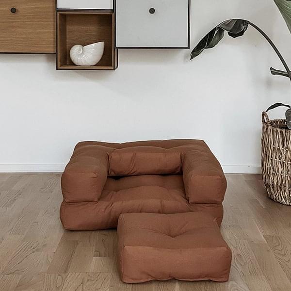 Little CUBIC, un fauteuil futon convertible : en pouf ou en lit confortable  et douillet, version enfant